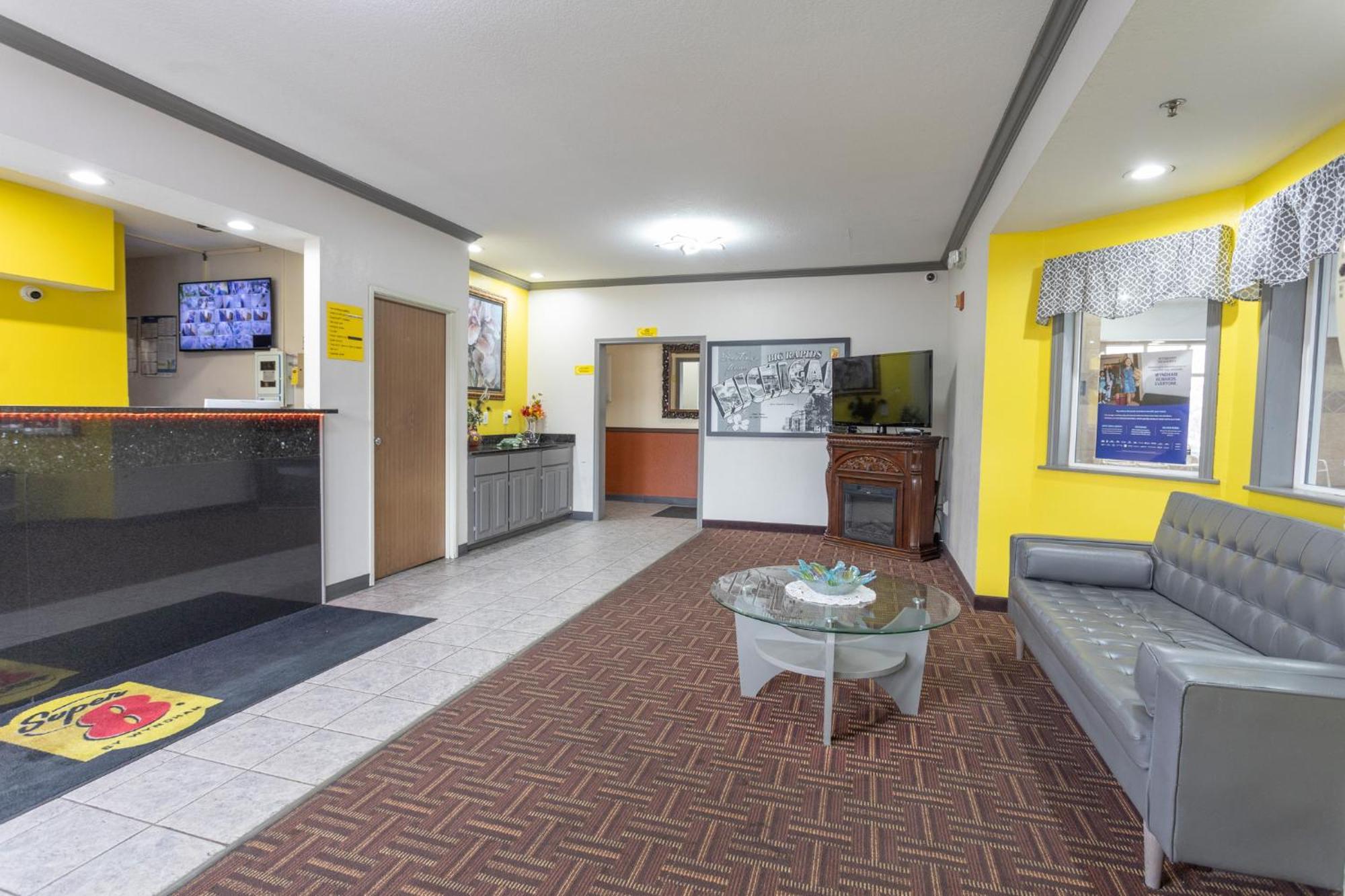 במוטל Super 8 By Wyndham ביג ראפידס מראה חיצוני תמונה