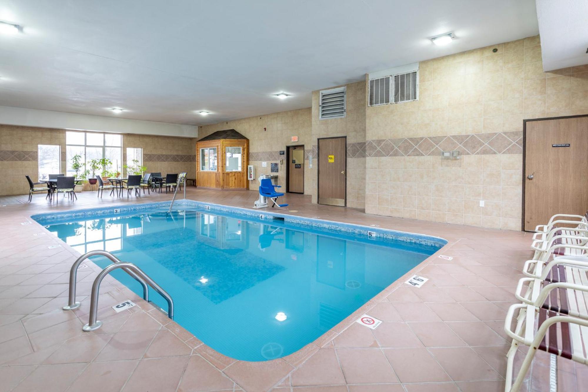 במוטל Super 8 By Wyndham ביג ראפידס מראה חיצוני תמונה